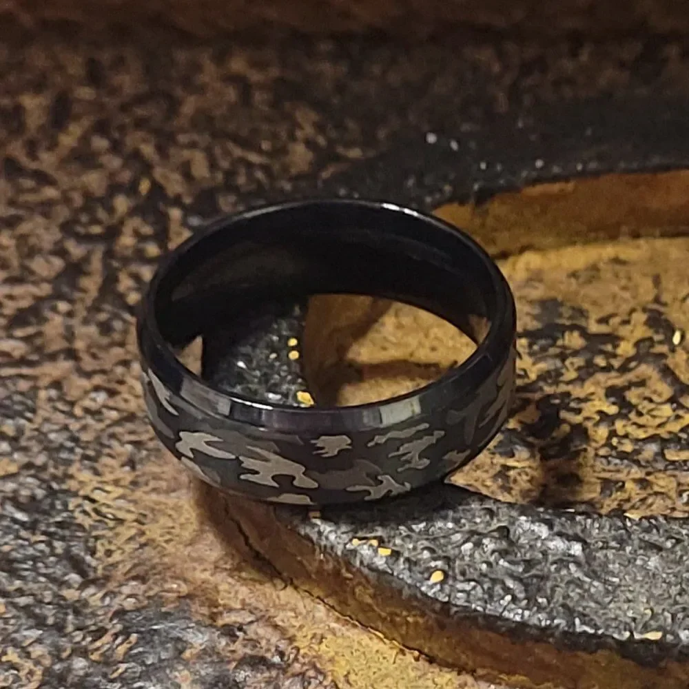 Men's Urban Black and Grey Camo Wedding Ring Band - Camouflage Wedding Ring - Picture 5 of 8